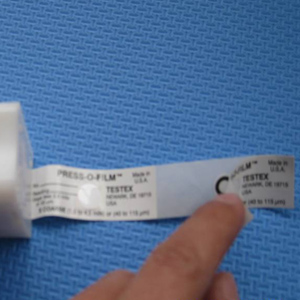 復(fù)制膠帶和厚度測量儀：使用可變形的復(fù)制膠帶進行表面粗糙度檢測，有兩種規(guī)格的復(fù)制膠帶可供選用，超粗級膠帶可以測量范圍為37.5－112.5微米（1.5－4.5mils）。測量結(jié)果要減去膠帶本身的厚度50微米（2mils）。復(fù)制膠帶測量標(biāo)準(zhǔn)為NACE RP0287 －95。膠帶貼在報告上面，可以作為永久性記錄。