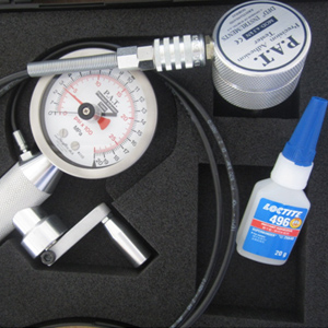 拉開法附著力測試儀:常用于拉開法測試儀為氣動式或液壓式的 Elcometer 108 ， PATGM01 等， 手動式的 Elcometer 106由于測量結(jié)果不穩(wěn)定已經(jīng)不太使用。要求達到的最小值會在規(guī)格書中體現(xiàn)出，不同的油漆以及使用不同的儀器，結(jié)果有著很大的區(qū)別。